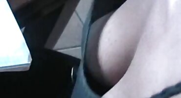 అందమైన తెలుగు తెలుగు సెక్స్ యువ నల్లటి జుట్టు గల స్త్రీని ఆమె స్నేహితురాలు ప్రియుడు ముందు ఆమె కాళ్ళు వ్యాపిస్తుంది