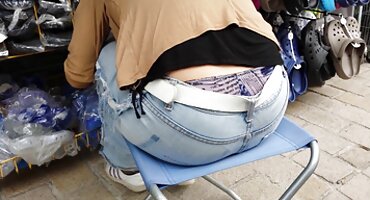 నల్లటి తెలుగు తెలుగు సెక్స్ వీడియో కం జుట్టు గల స్త్రీని తన లోదుస్తుల లో ఒక దిగ్గజం తో ఒక నల్ల మనిషి యొక్క సహితమైన రుచి కోరికలు