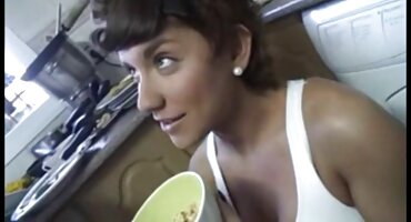 లోదుస్తుల లో విలాసవంతమైన లిబర్టైన్స్ మేజోళ్ళు తో ఒక తెలుగు తెలుగు తెలుగు తెలుగు సెక్స్ ఫక్ పట్టీ-న