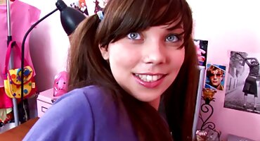 చిక్ లోదుస్తుల లో రష్యన్ నల్లటి జుట్టు గల స్త్రీని మంచం లో ఒక వ్యక్తి మీద దాడి తెలుగు సెక్స్ తెలుగు తెలుగు