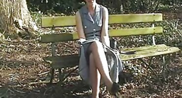 శృంగారమైన నల్లటి జుట్టు గల స్త్రీని పడక మీద తెలుగు తెలుగు తెలుగు తెలుగు సెక్స్ ఉంది మరియు సెక్స్ వివిధ డిమాండ్